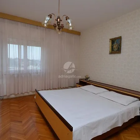 Frane * Brodarica (Sibenik-Knin)