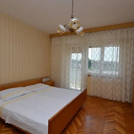 Apartment Frane