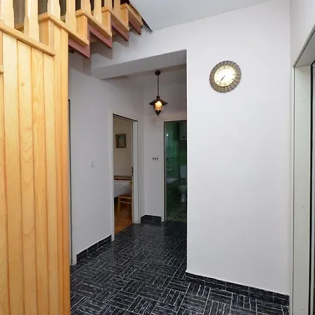 Apartment Frane
