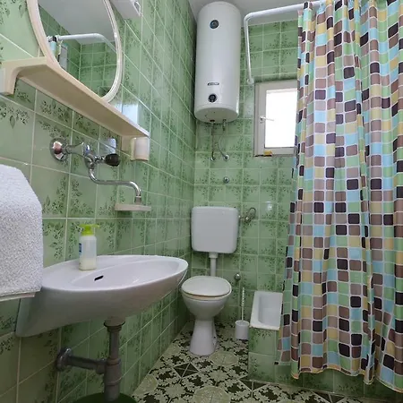 Frane * Brodarica (Sibenik-Knin)